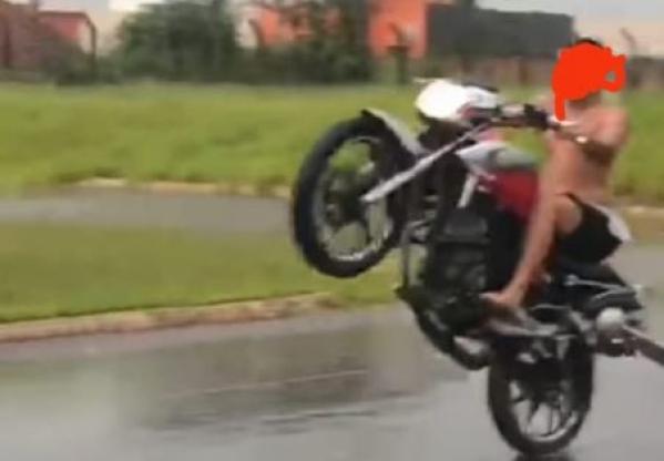 POLÍCIA MILITAR FLAGRA CONDUTOR DE MOTO SEM CNH EM VICINAL DE